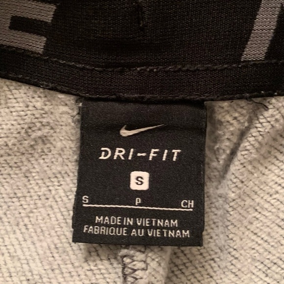 ☁ NIKE DRI-FIT MENS DUAL POCKET GREY RUNNING JOGGING PANT SHORTS - SIZE SMALL ☁ - Picture 4 of 8